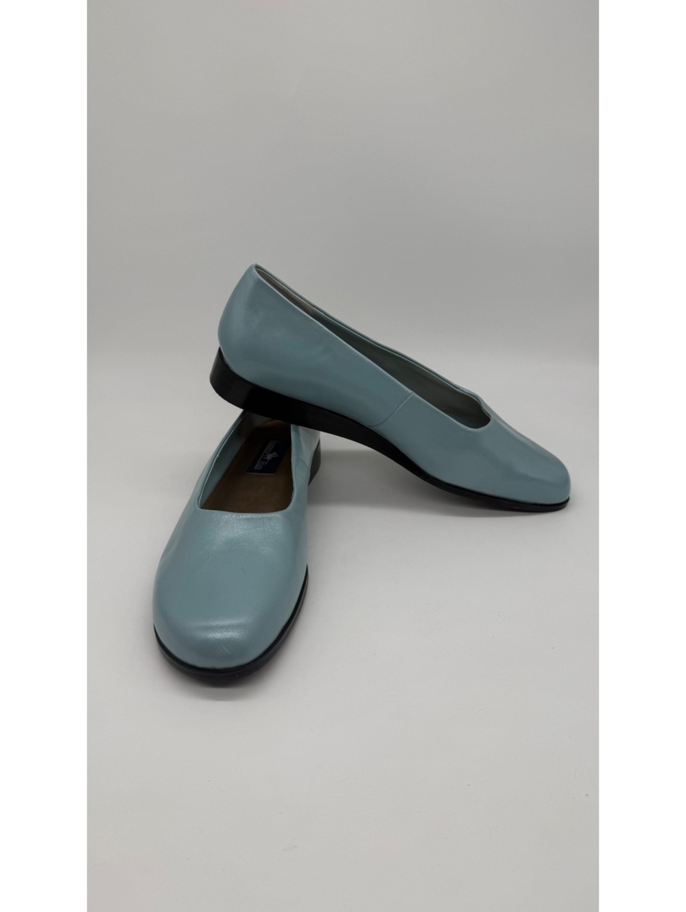 Vintage 1990s Humeโs Run Blue Leather Wedge Pumps Womenโs 11W New Old Stock